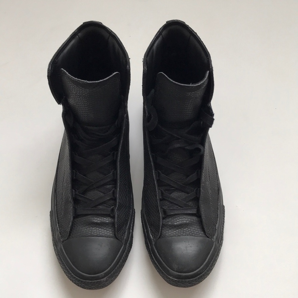 Converse Hi Top Red Bottom